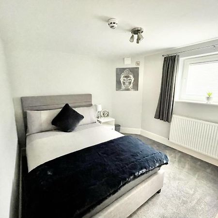 Отель Lymm Living Уоррингтон Экстерьер фото